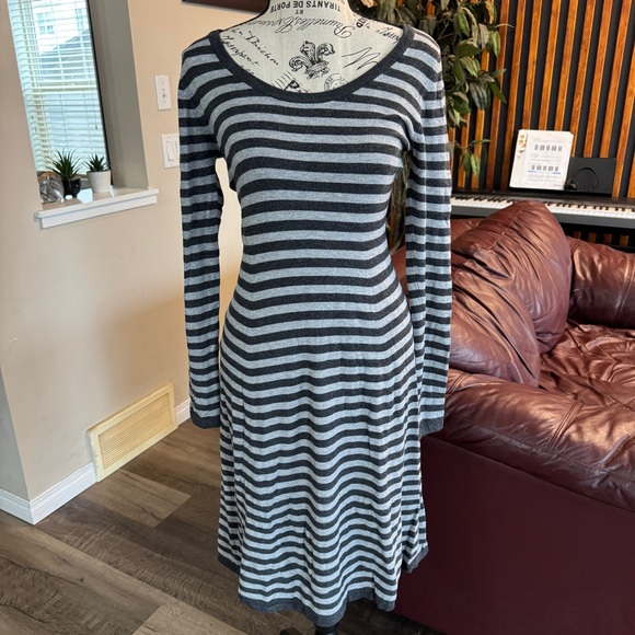 Zara Dress Sweater Silver/Gray Stripe Plunging Neckline Stretch Soft Midi Size M - Picture 3 of 12